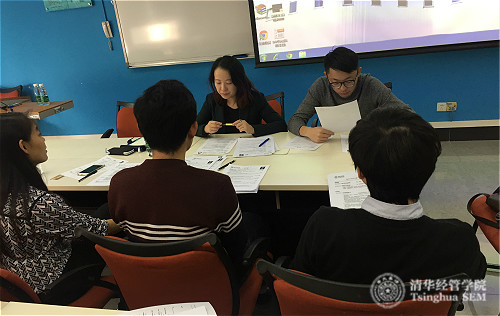 1482828778923005123.jpg 6-CDC老师与企业嘉宾为金融硕深圳班同学们做分组模拟面试_meitu_6.jpg