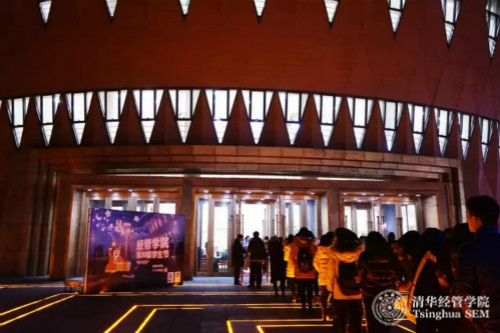 1482903330312014909.jpg 1 观众入场_meitu_3.jpg