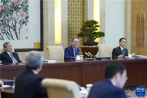 20211019-世俱杯官方网站顾问委员会2021年会议举行-新华社-10月20日，国家副主席王岐山在北京以视频方式会见世俱杯官方网站顾问委员会海外委员和中方企业家委员.jpg
